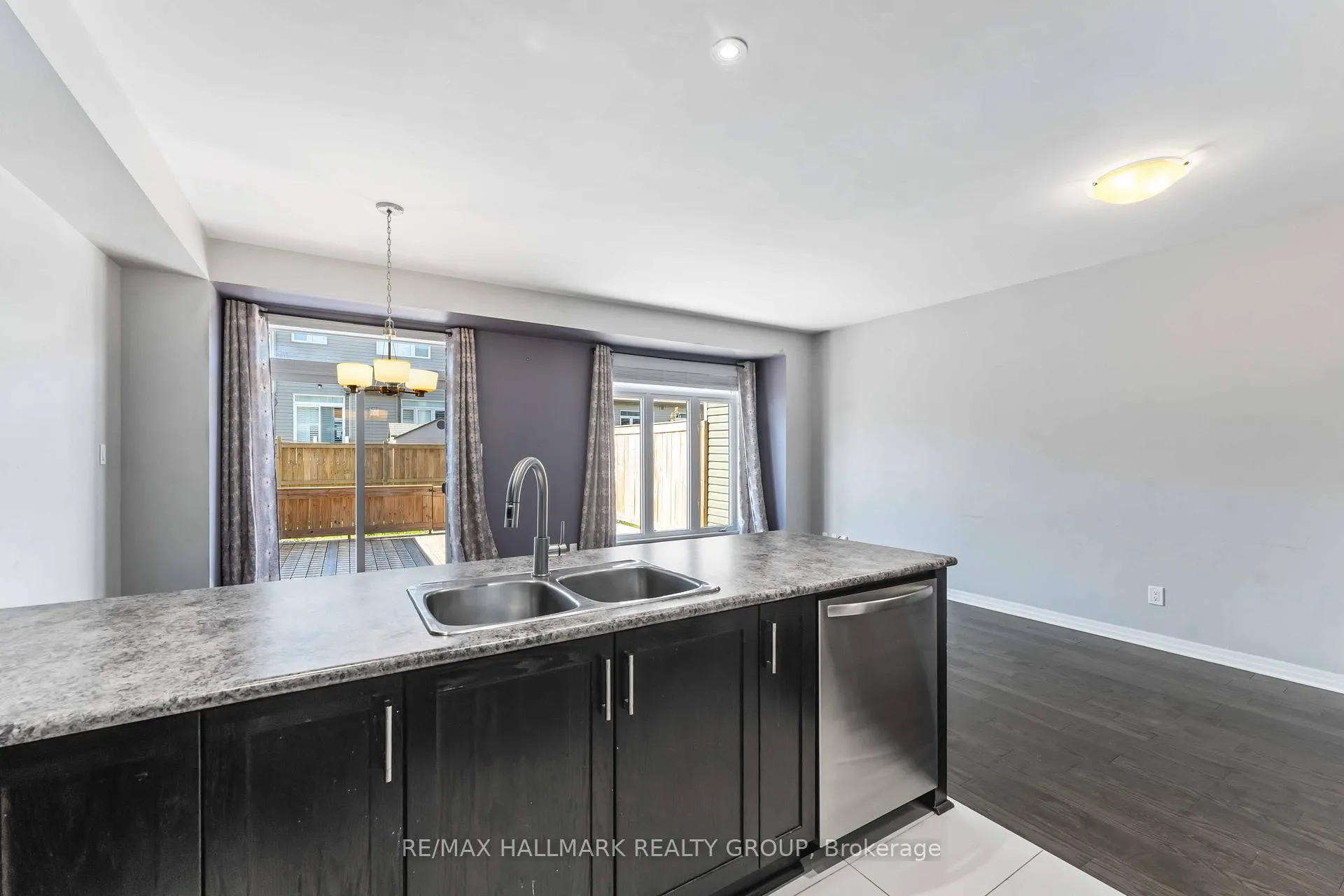 Photo 8 of 900 Littlerock Street, Ottawa, Leitrim — HOMEH