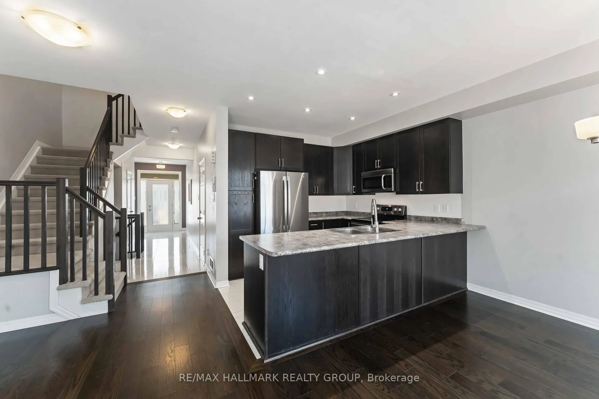 Photo 10 of 900 Littlerock Street, Ottawa, Leitrim — HOMEH