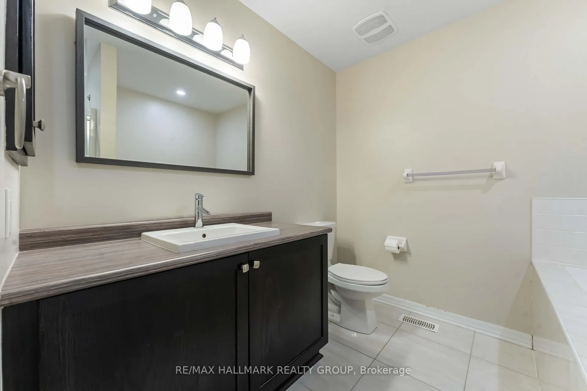 Photo 22 of 900 Littlerock Street, Ottawa, Leitrim — HOMEH