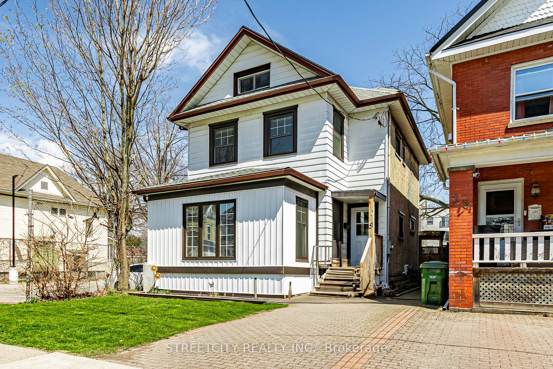 Photo 2 of 27 East Street N, St. Thomas — HOMEH
