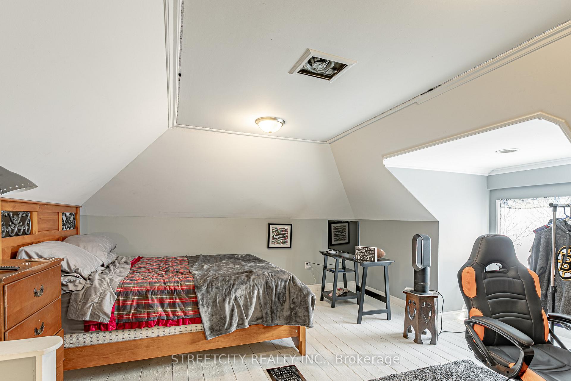 Photo 22 of 27 East Street N, St. Thomas — HOMEH