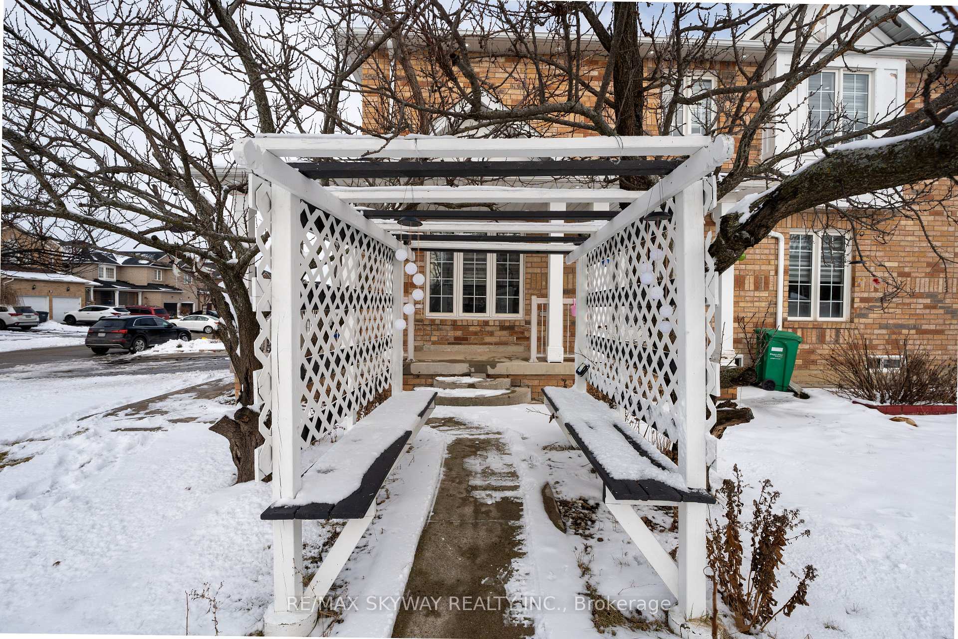 Photo 4 of 3 Piper Street, Brampton, Fletcher's Meadow — HOMEH