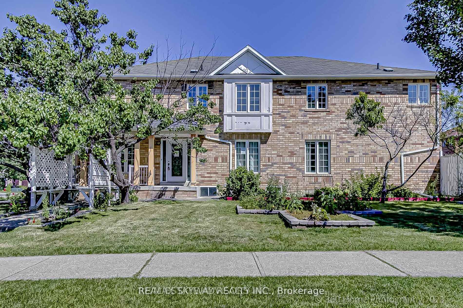 Photo 6 of 3 Piper Street, Brampton, Fletcher's Meadow — HOMEH