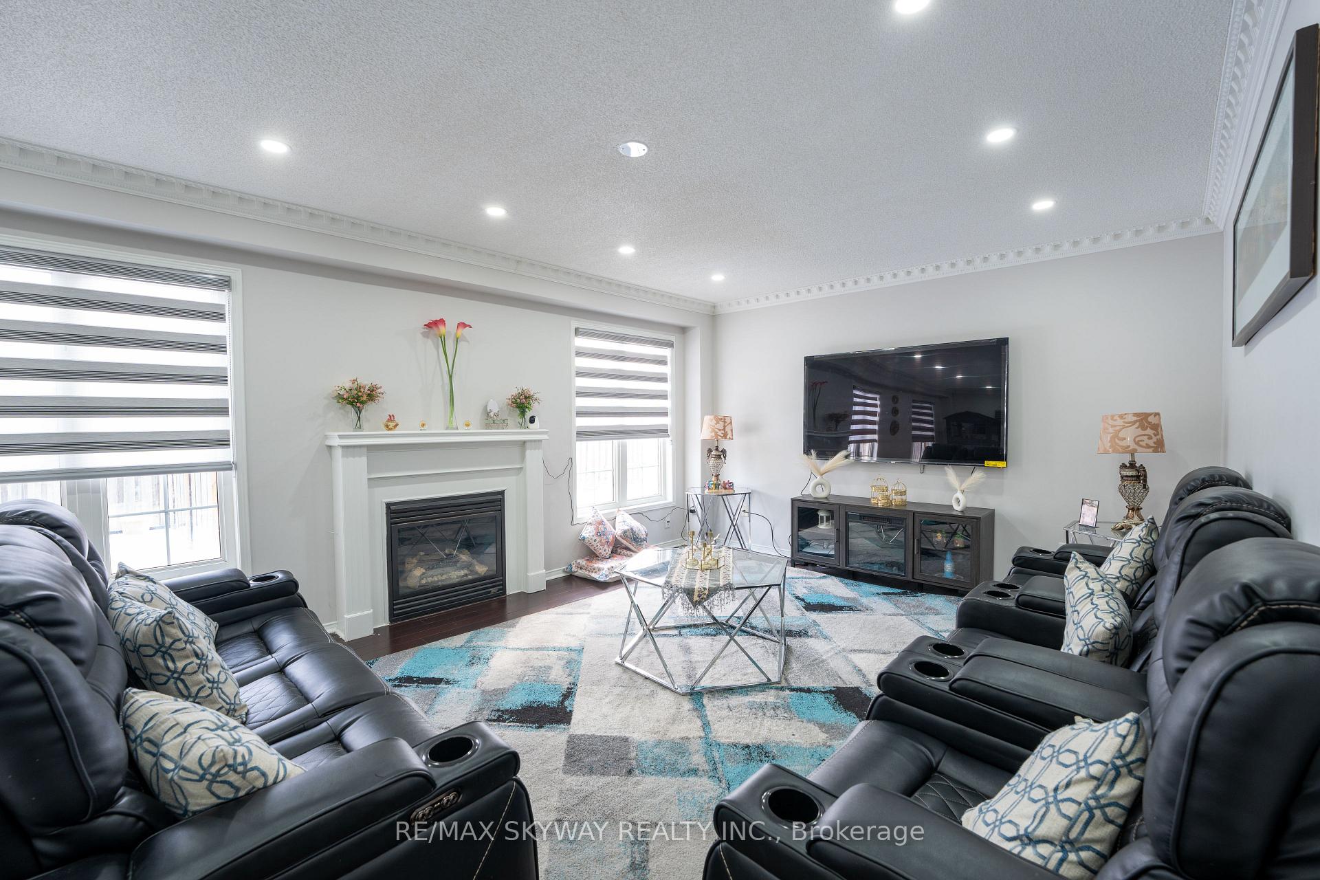 Photo 11 of 3 Piper Street, Brampton, Fletcher's Meadow — HOMEH