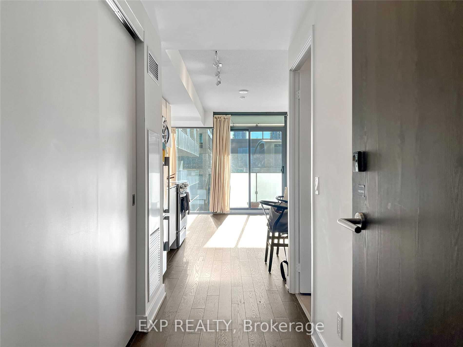 Front of Unit 1408, 25 Richmond Street E