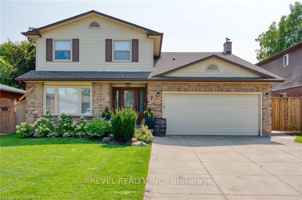 Photo 1 of 7 Sugarplum Court, Hamilton, Stoney Creek Mountain — HOMEH