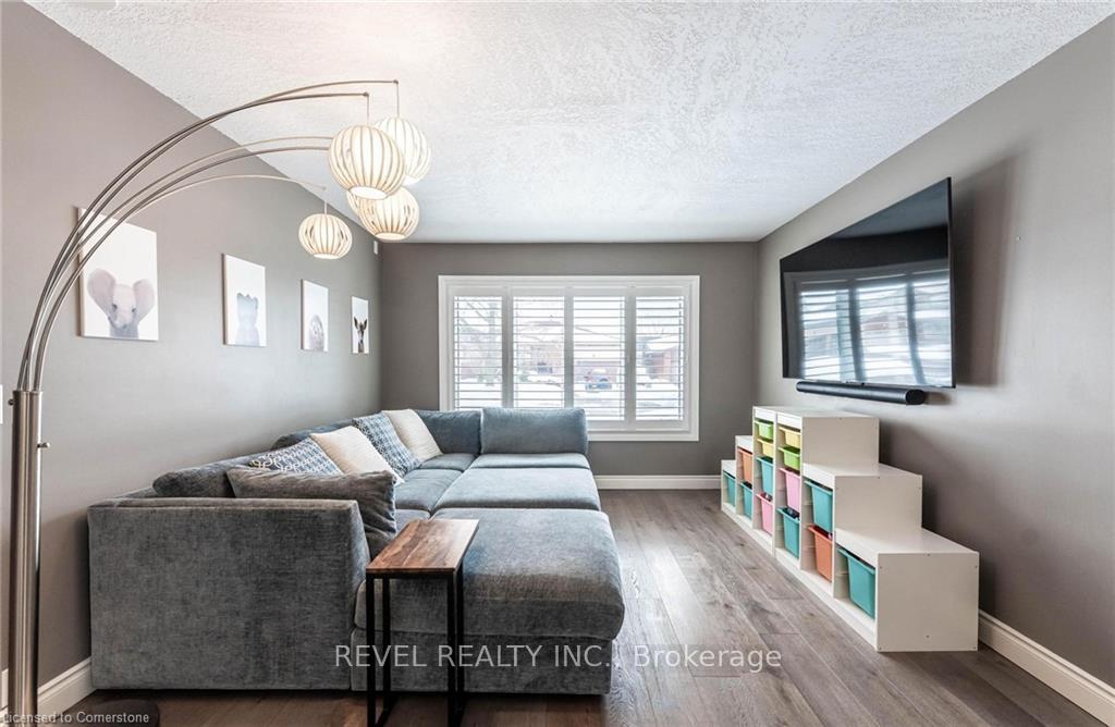 Photo 4 of 7 Sugarplum Court, Hamilton, Stoney Creek Mountain — HOMEH