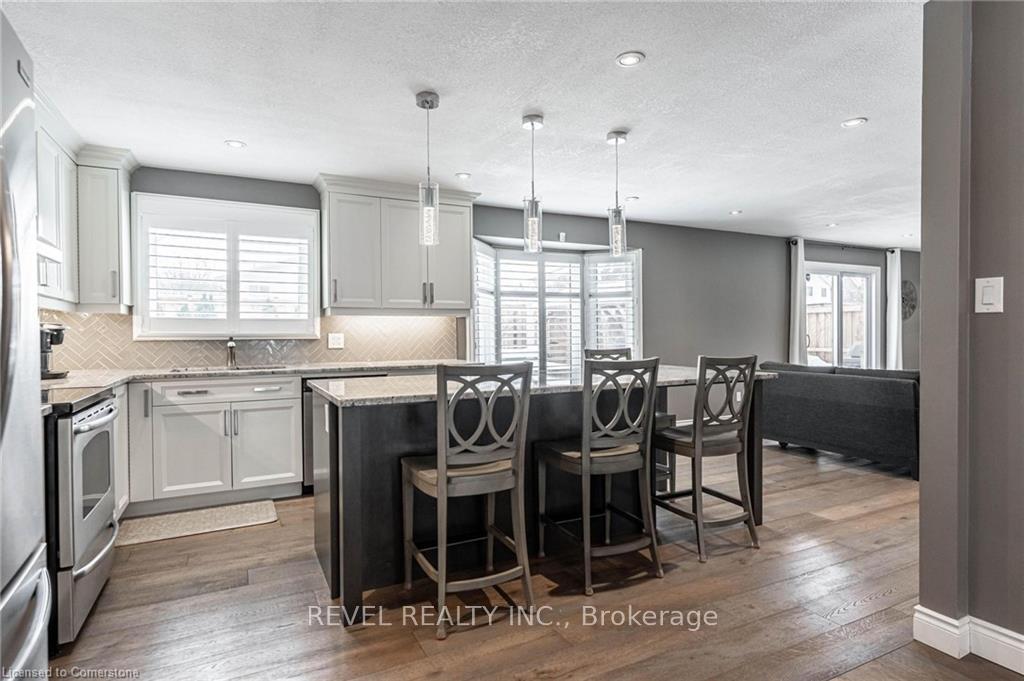 Photo 9 of 7 Sugarplum Court, Hamilton, Stoney Creek Mountain — HOMEH