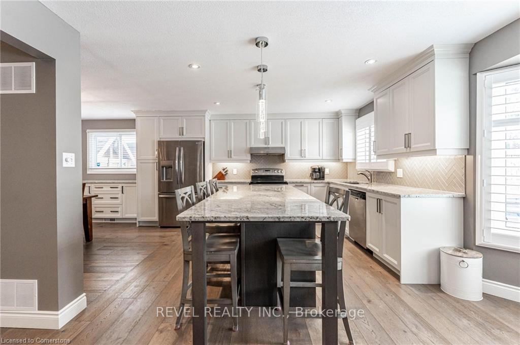 Photo 10 of 7 Sugarplum Court, Hamilton, Stoney Creek Mountain — HOMEH