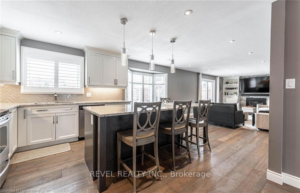 Photo 14 of 7 Sugarplum Court, Hamilton, Stoney Creek Mountain — HOMEH