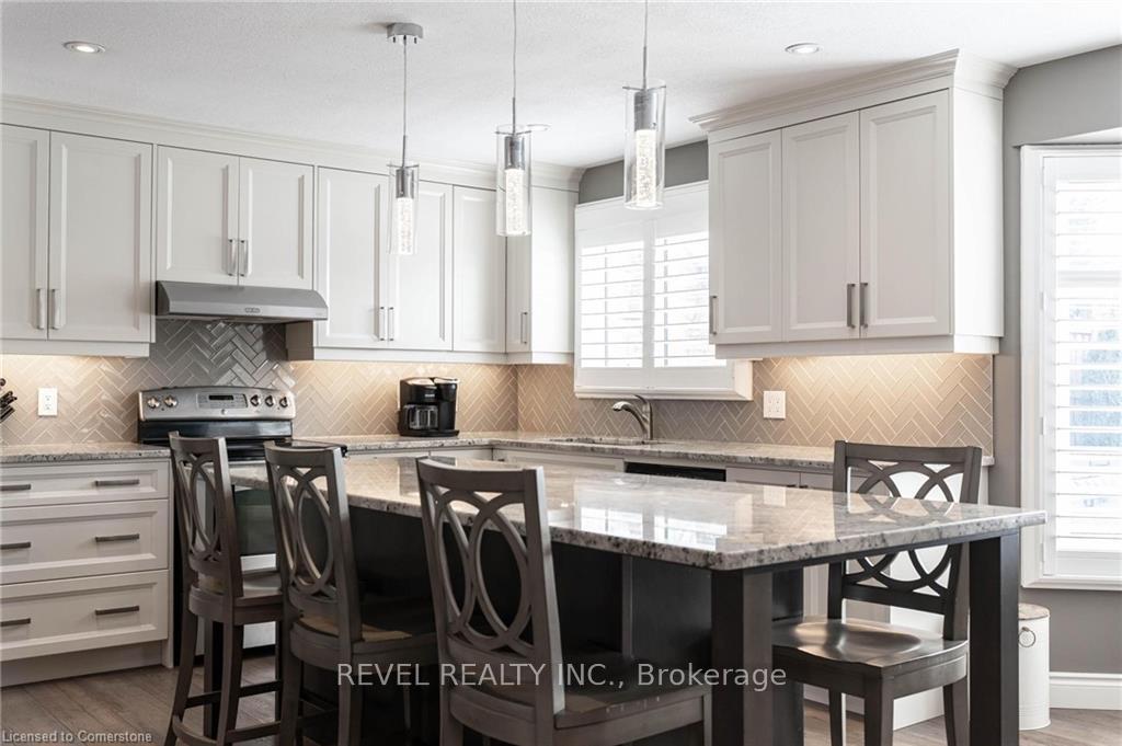 Photo 15 of 7 Sugarplum Court, Hamilton, Stoney Creek Mountain — HOMEH