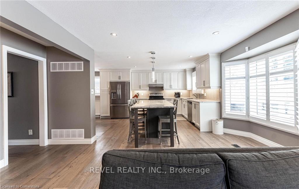 Photo 20 of 7 Sugarplum Court, Hamilton, Stoney Creek Mountain — HOMEH