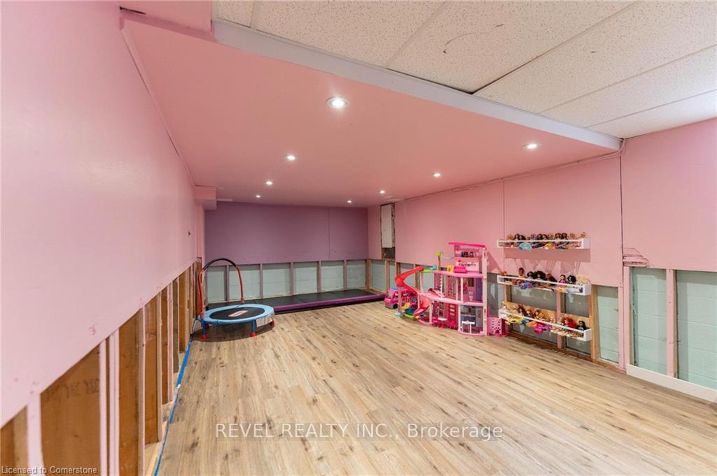 Photo 38 of 7 Sugarplum Court, Hamilton, Stoney Creek Mountain — HOMEH