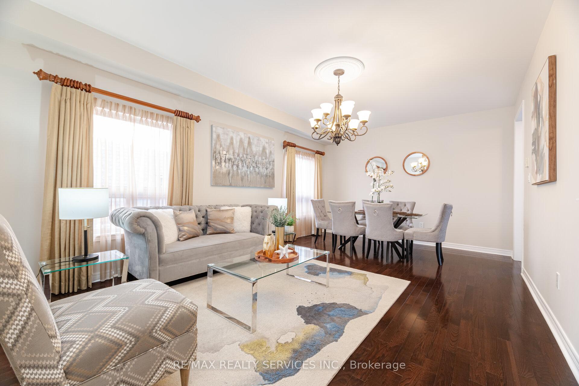 Photo 3 of 21 Fallgate Drive, Brampton, Credit Valley — HOMEH