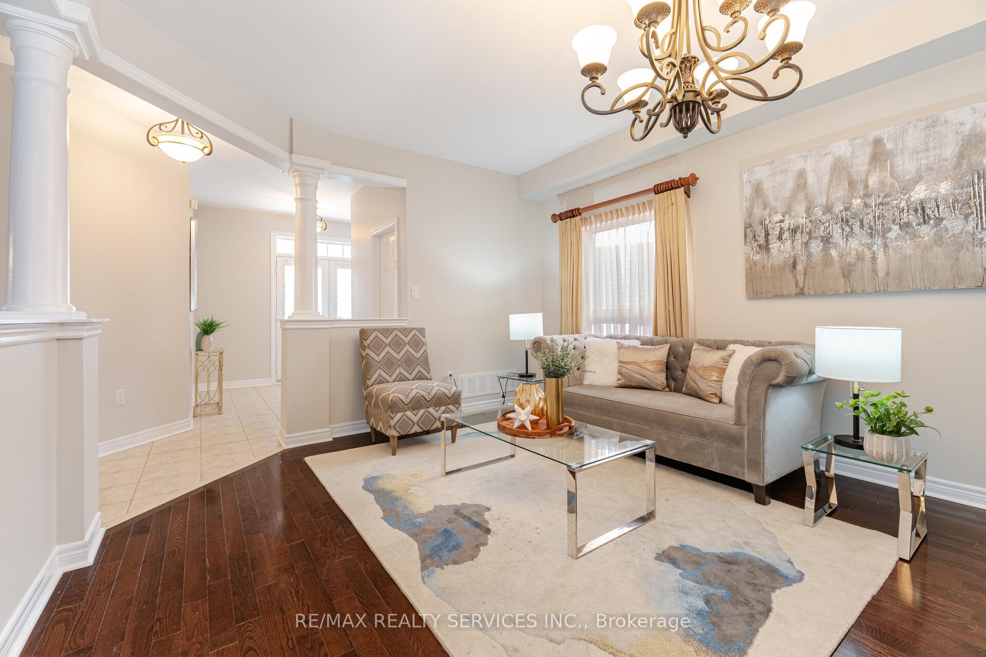 Photo 4 of 21 Fallgate Drive, Brampton, Credit Valley — HOMEH