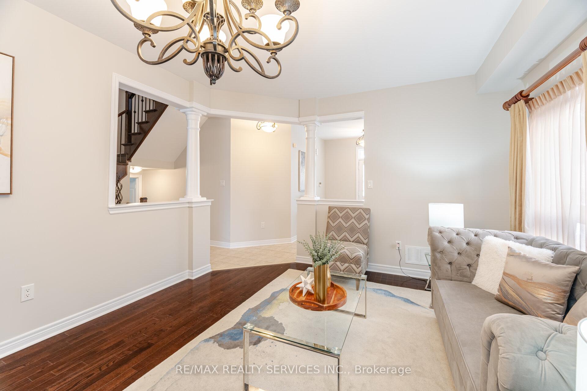 Photo 6 of 21 Fallgate Drive, Brampton, Credit Valley — HOMEH