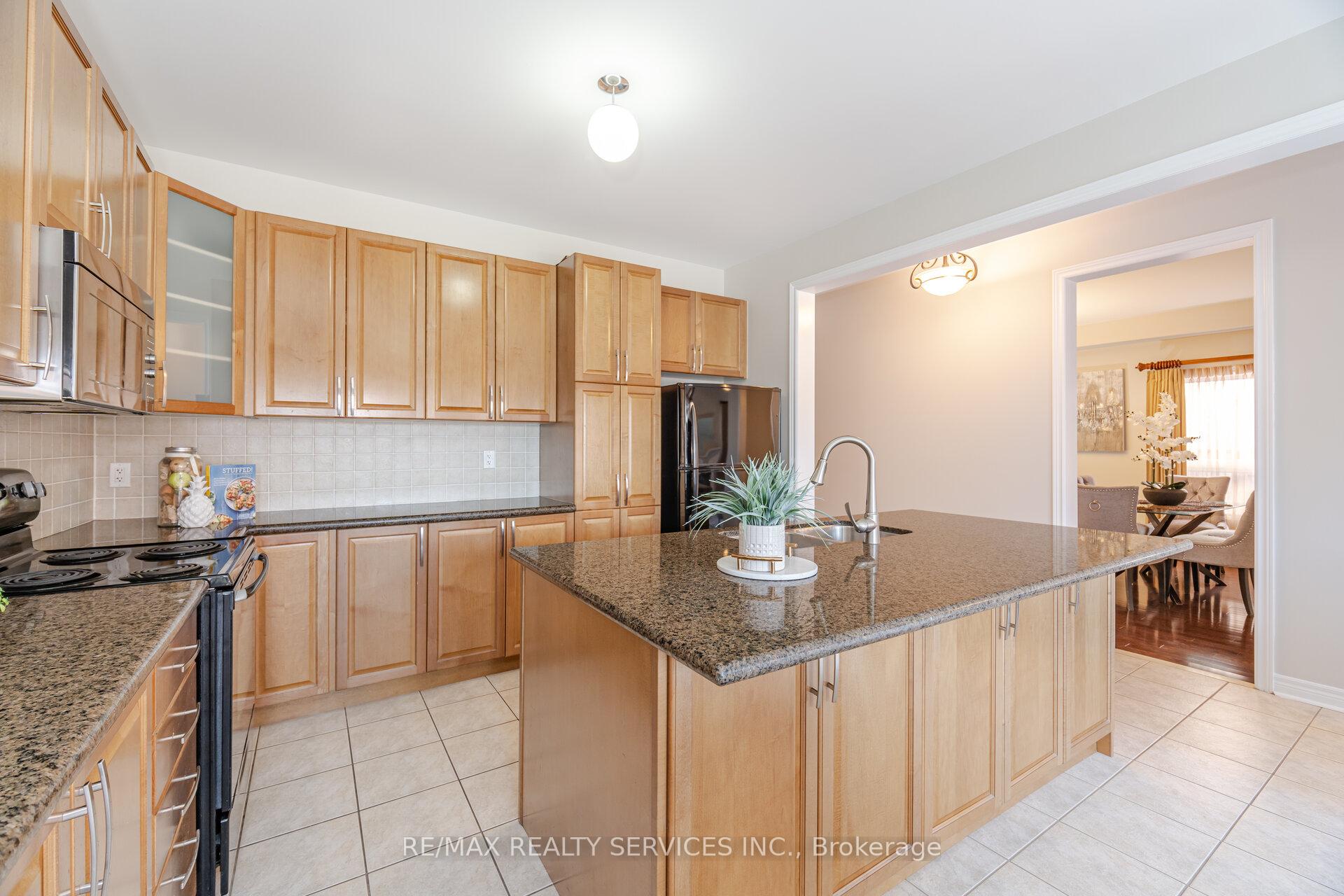 Photo 11 of 21 Fallgate Drive, Brampton, Credit Valley — HOMEH