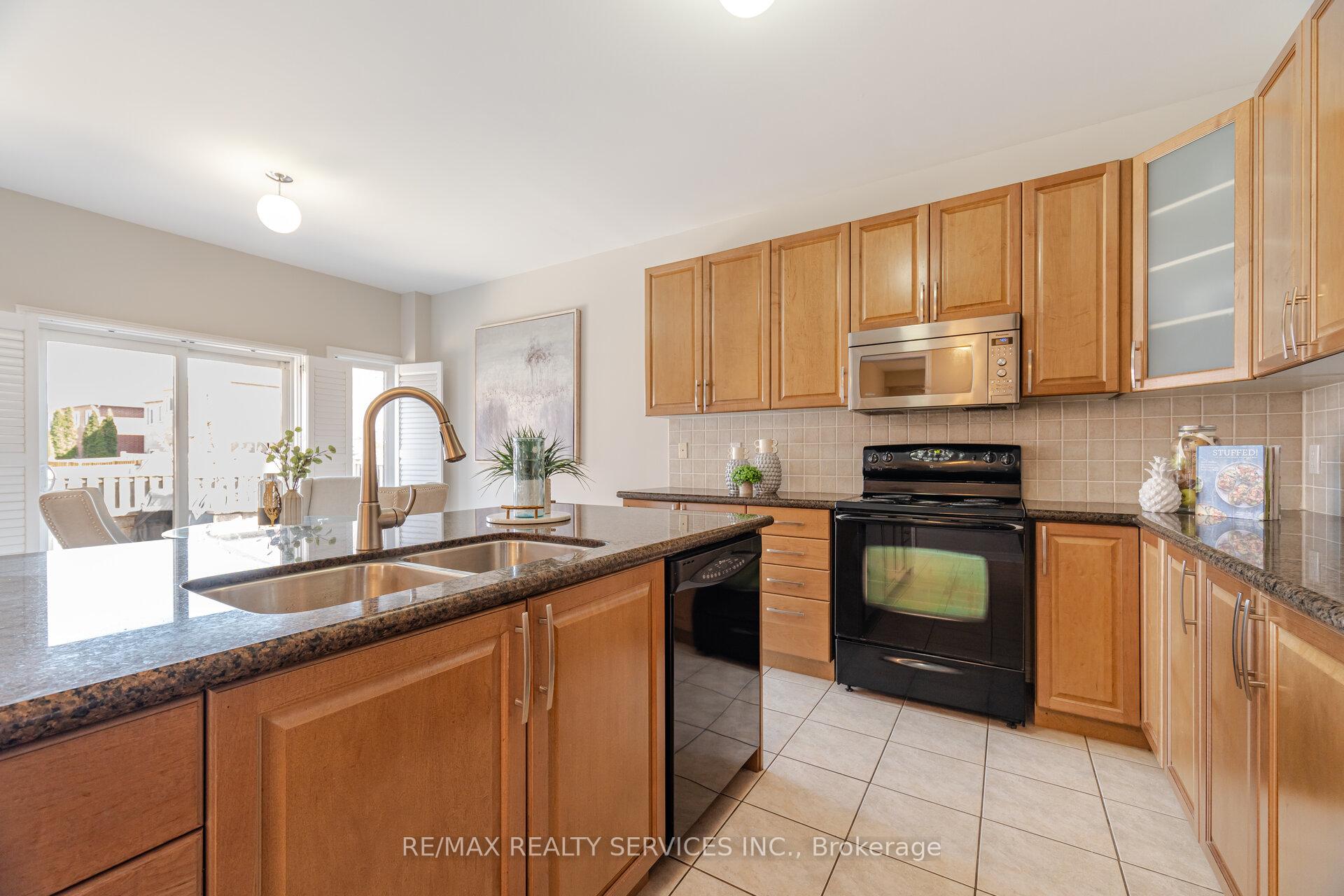 Photo 13 of 21 Fallgate Drive, Brampton, Credit Valley — HOMEH