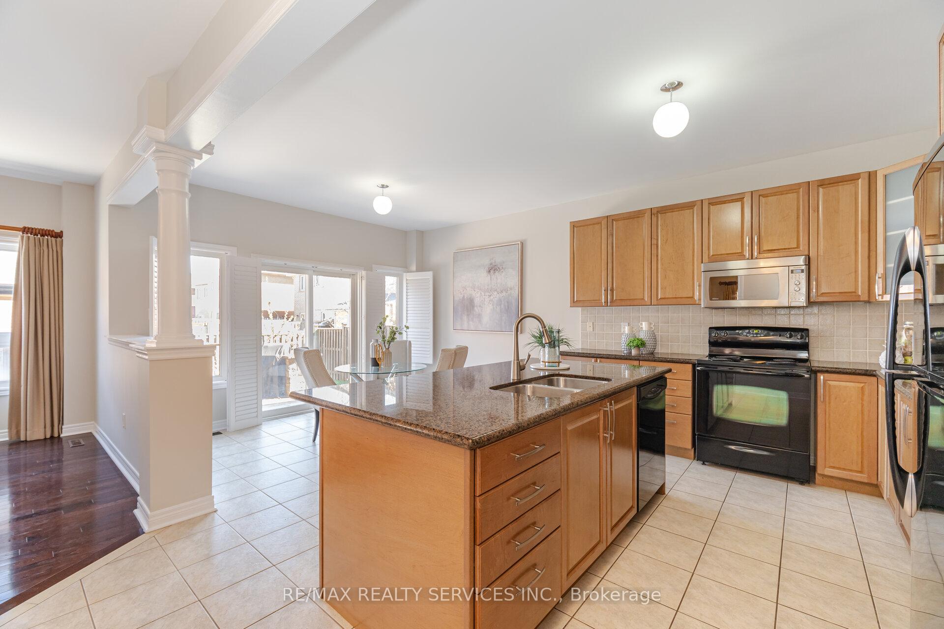 Photo 14 of 21 Fallgate Drive, Brampton, Credit Valley — HOMEH