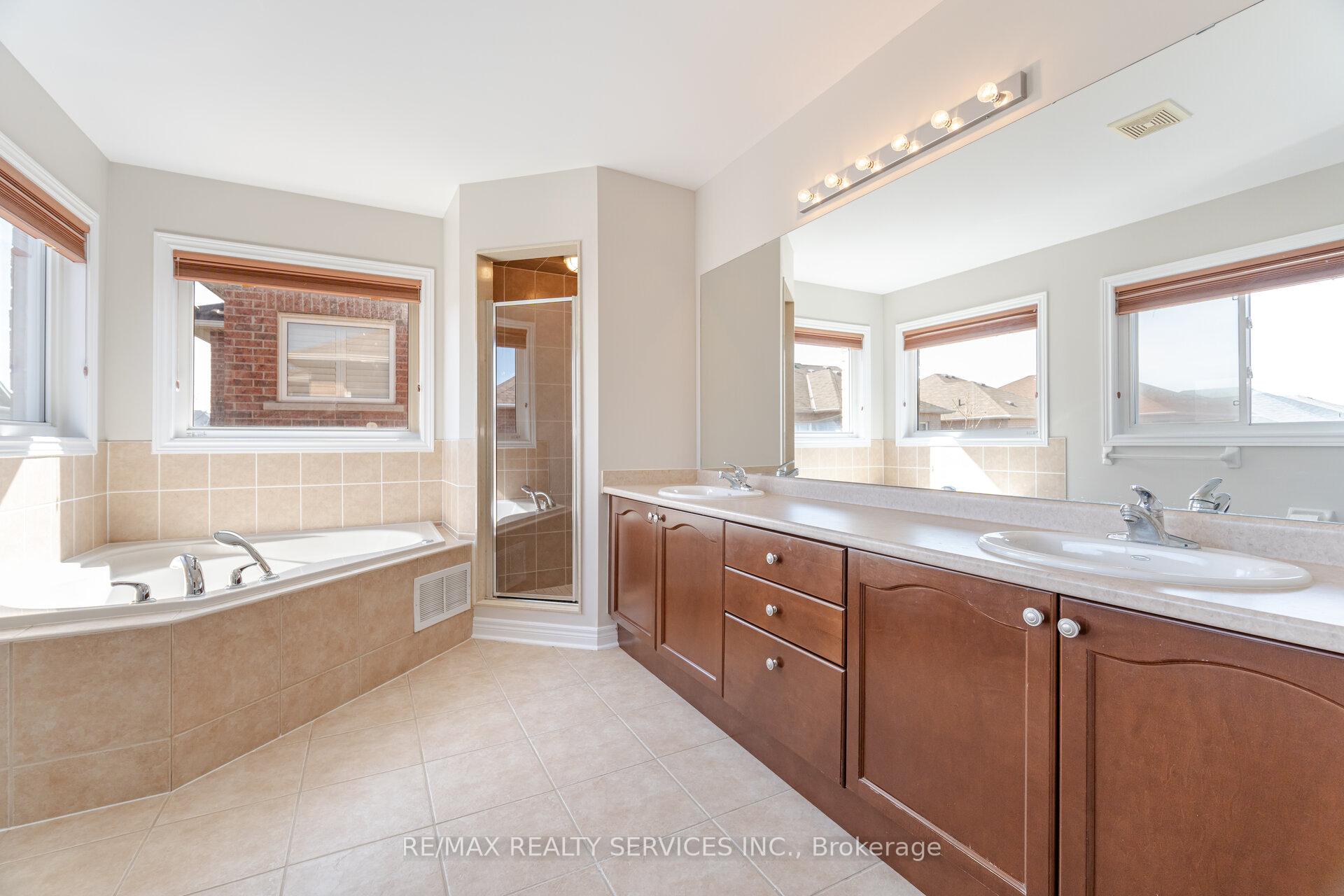 Photo 29 of 21 Fallgate Drive, Brampton, Credit Valley — HOMEH