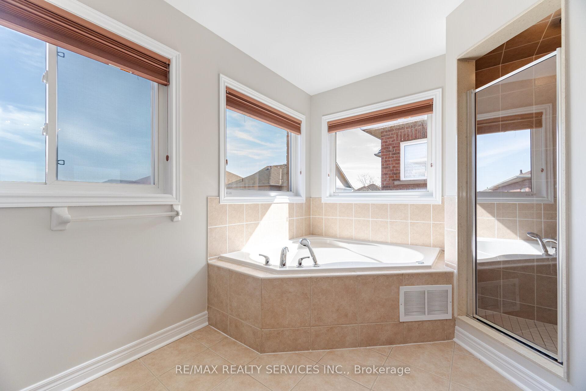 Photo 30 of 21 Fallgate Drive, Brampton, Credit Valley — HOMEH