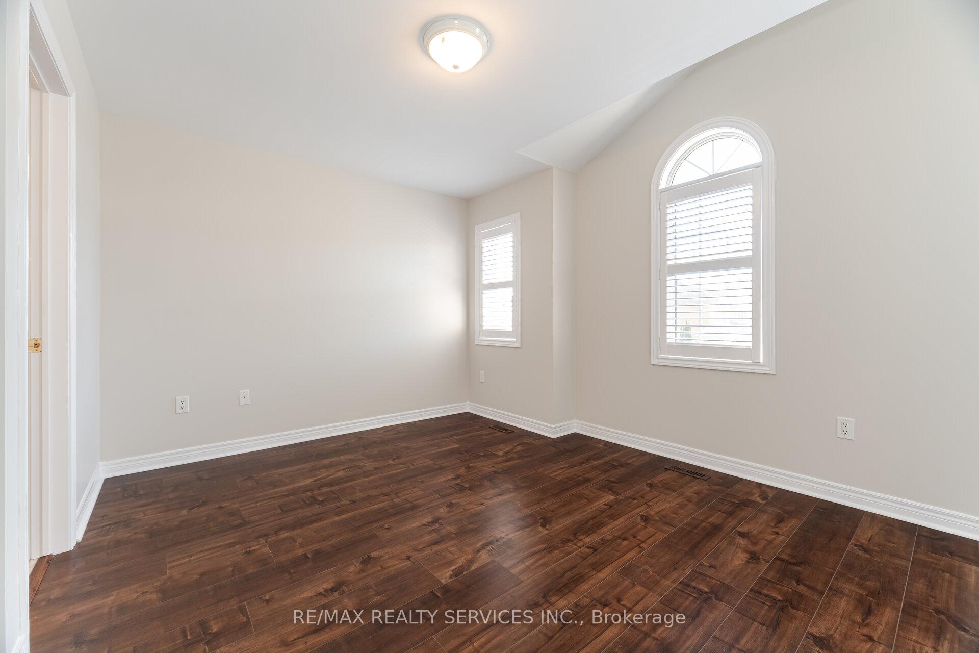 Photo 33 of 21 Fallgate Drive, Brampton, Credit Valley — HOMEH