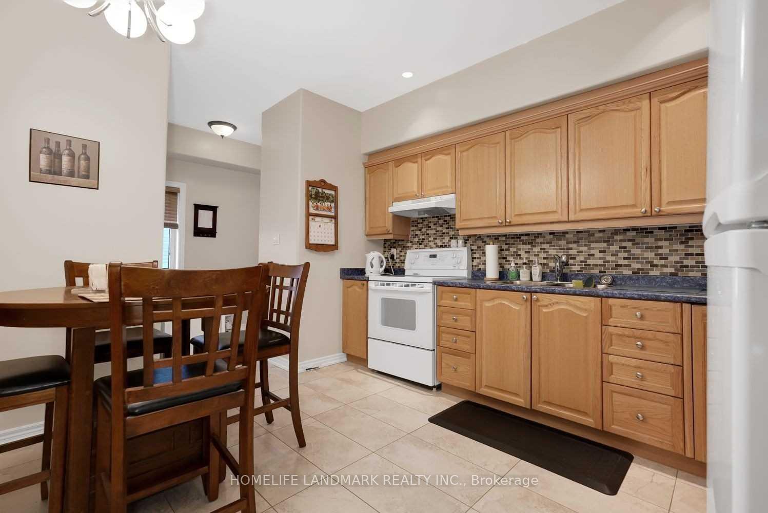 Photo 4 of Unit Main Fl, 6 Osgoode Gate, Clarington, Courtice — HOMEH