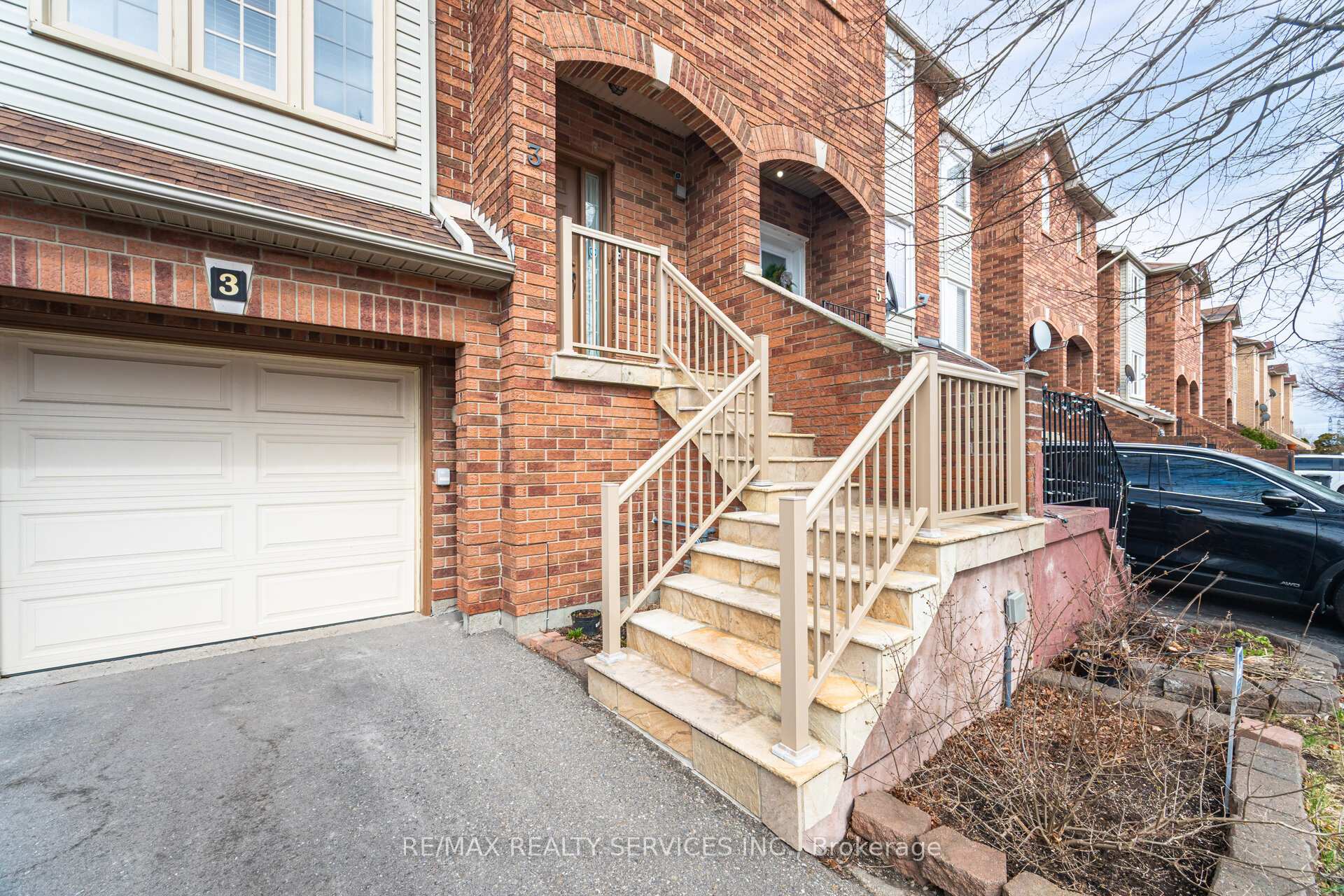 Photo 2 of 3 Dino Court, Brampton, Fletcher's Creek South — HOMEH