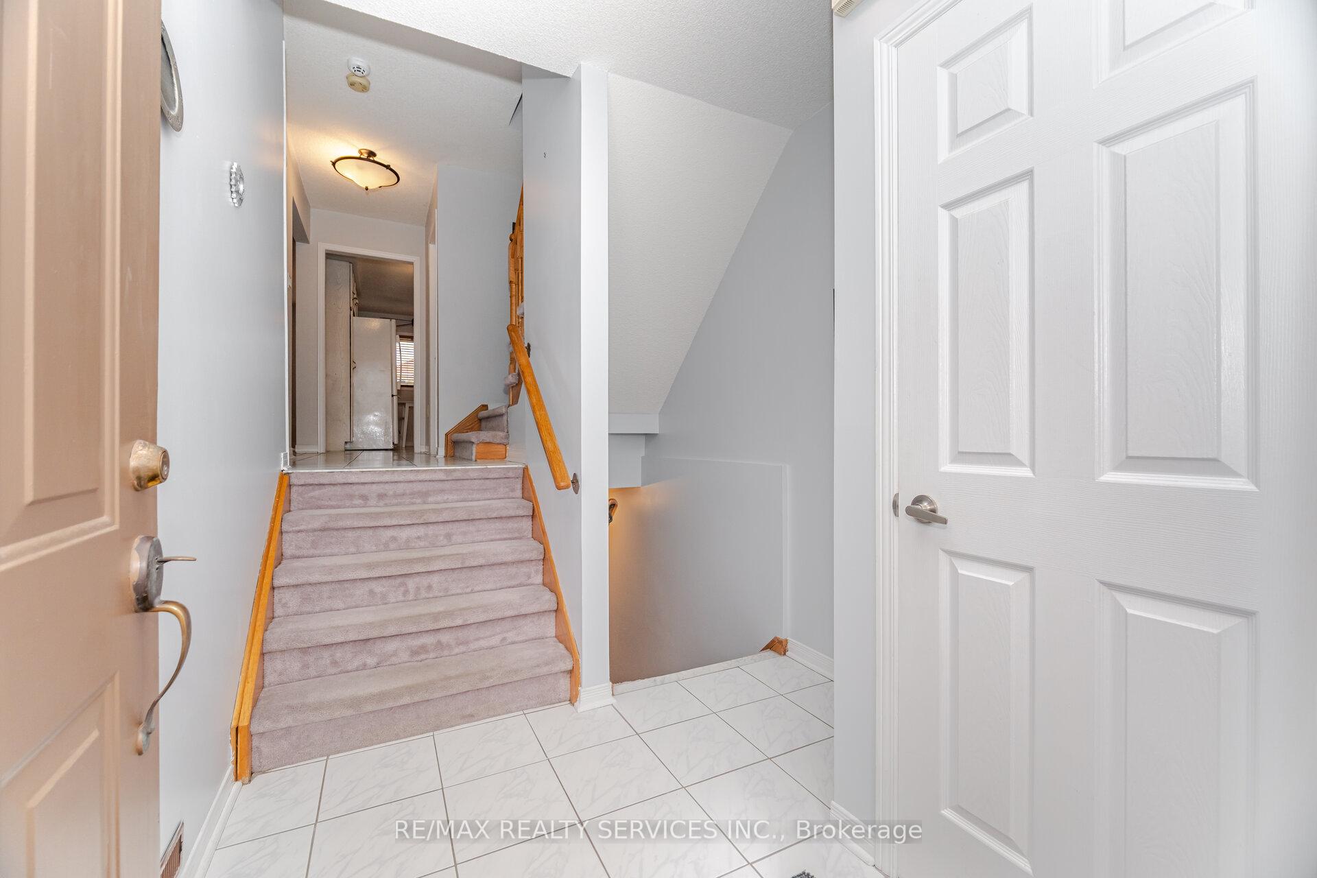 Photo 3 of 3 Dino Court, Brampton, Fletcher's Creek South — HOMEH