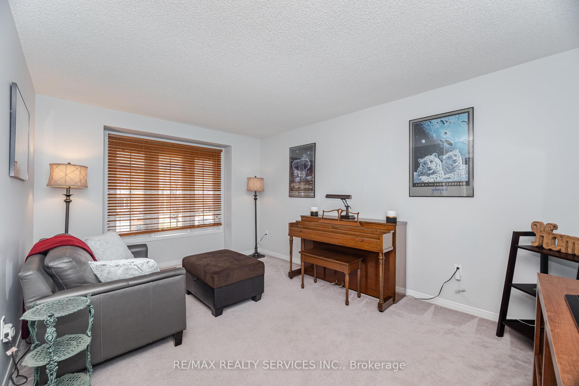 Photo 4 of 3 Dino Court, Brampton, Fletcher's Creek South — HOMEH