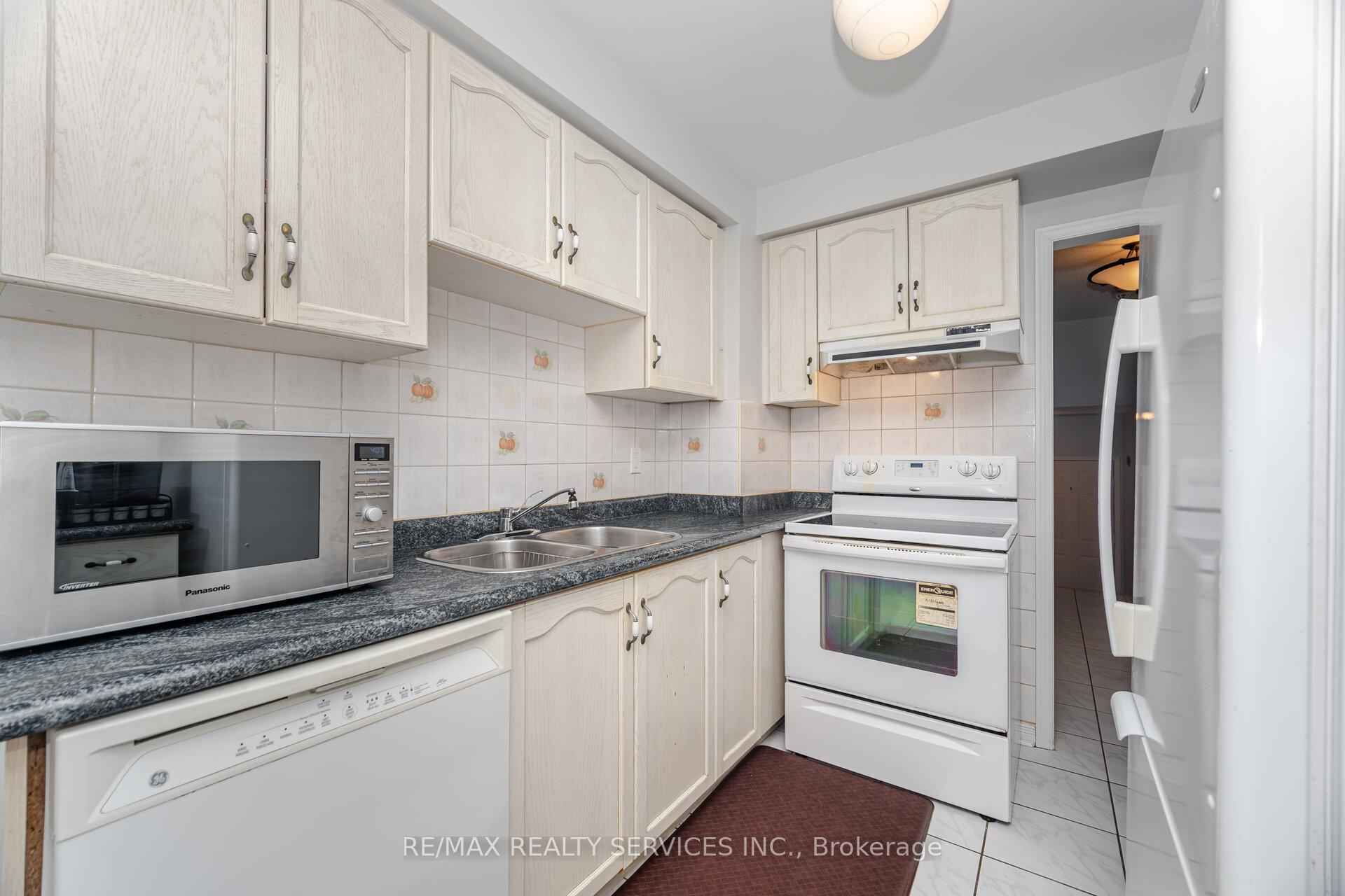 Photo 7 of 3 Dino Court, Brampton, Fletcher's Creek South — HOMEH