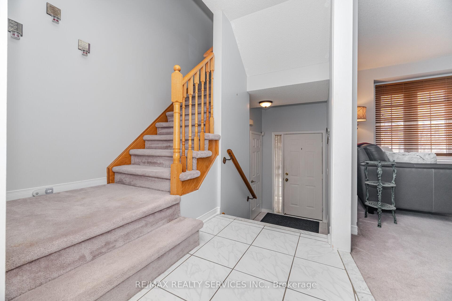 Photo 12 of 3 Dino Court, Brampton, Fletcher's Creek South — HOMEH