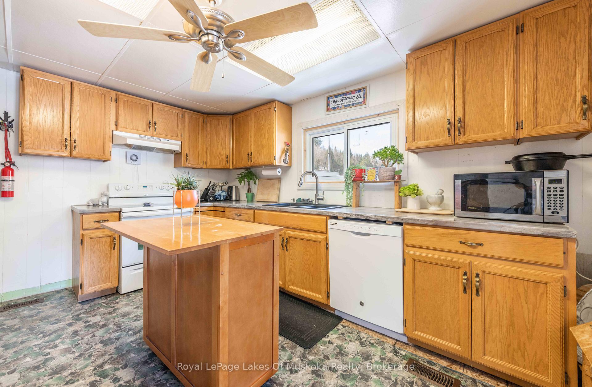 Photo 5 of 100 Queen Street, Burk's Falls — HOMEH