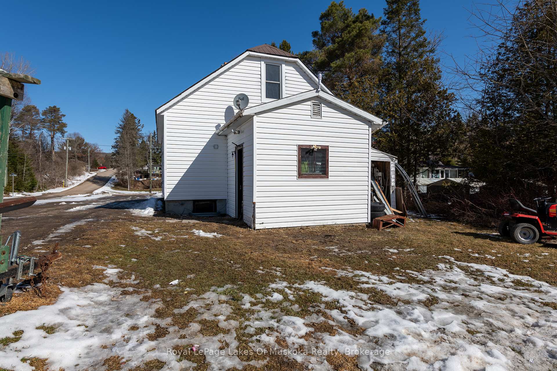 Photo 17 of 100 Queen Street, Burk's Falls — HOMEH