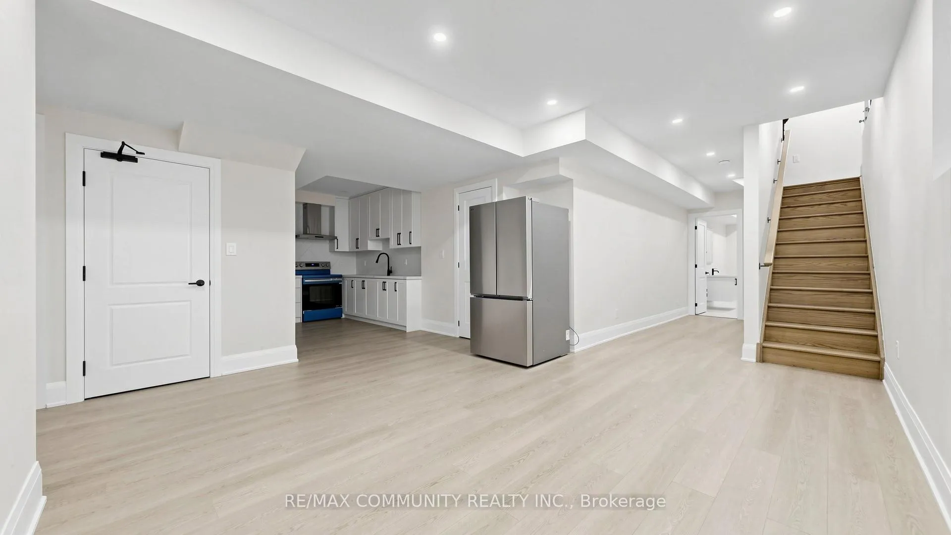 Photo 4 of 1544A Honey Locust Place, Pickering, Rural Pickering — HOMEH