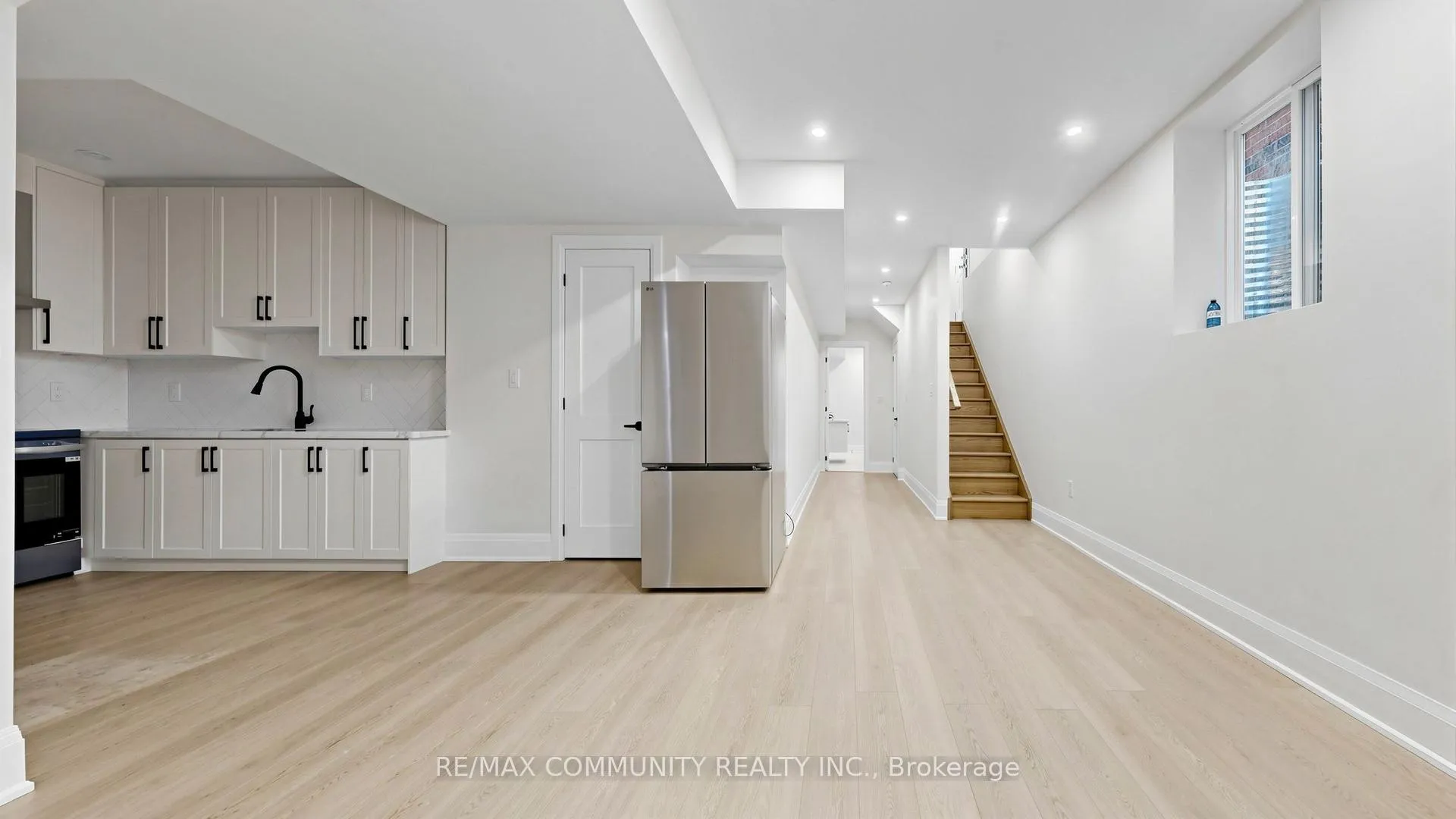 Photo 5 of 1544A Honey Locust Place, Pickering, Rural Pickering — HOMEH