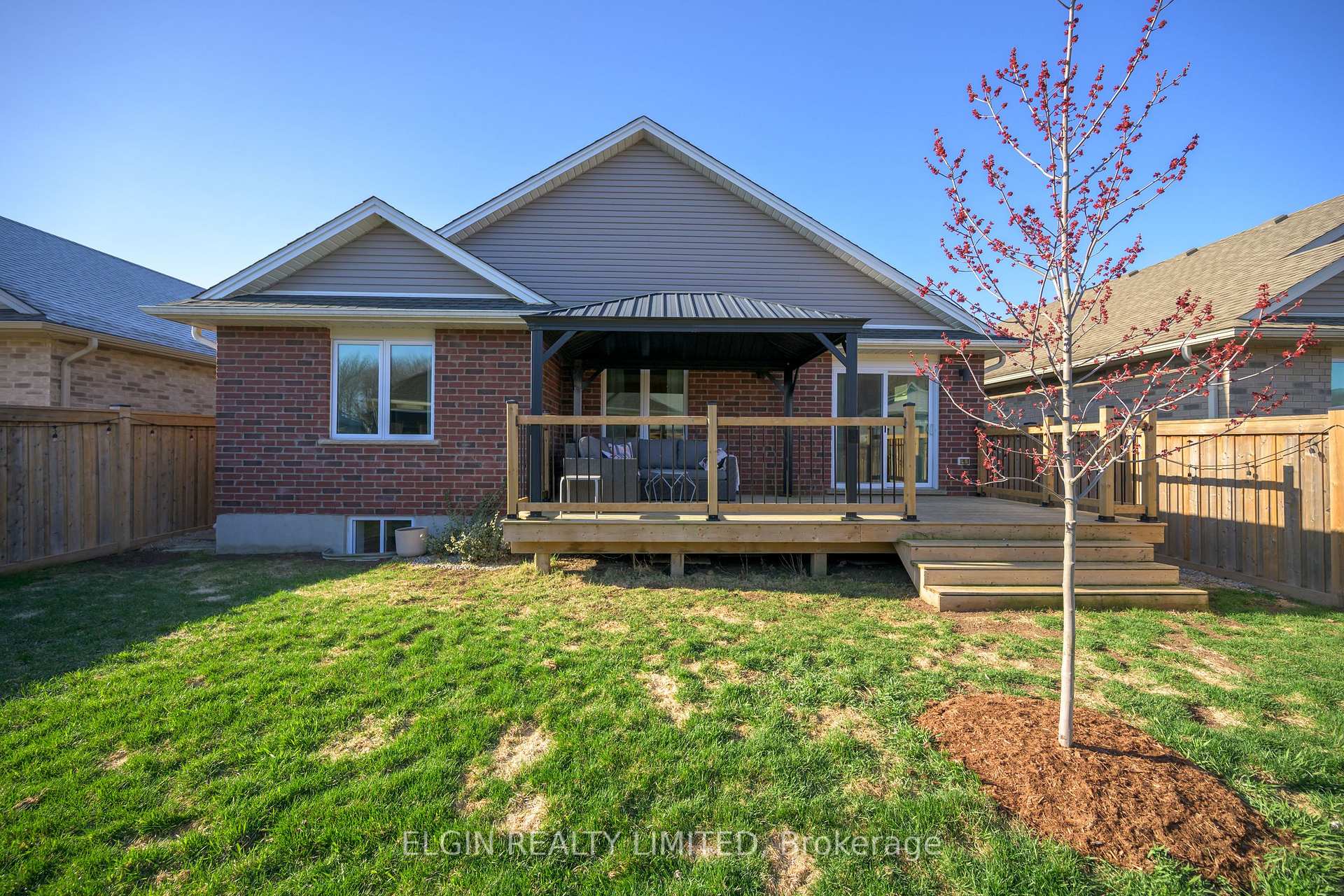 Photo 8 of 42 Foxtail Lane, St. Thomas — HOMEH