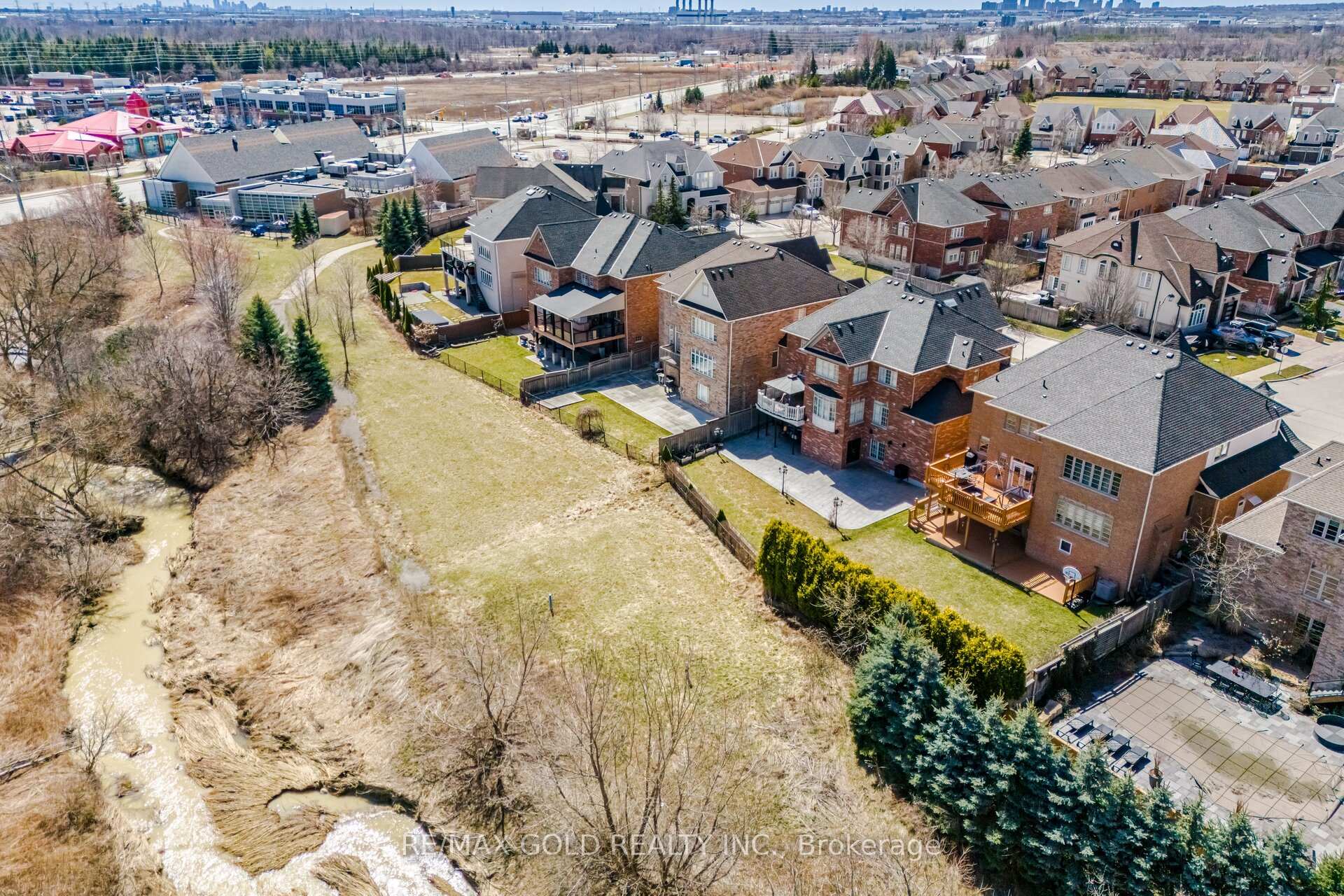 Photo 4 of 24 Vespahills Crescent, Brampton, Bram East — HOMEH
