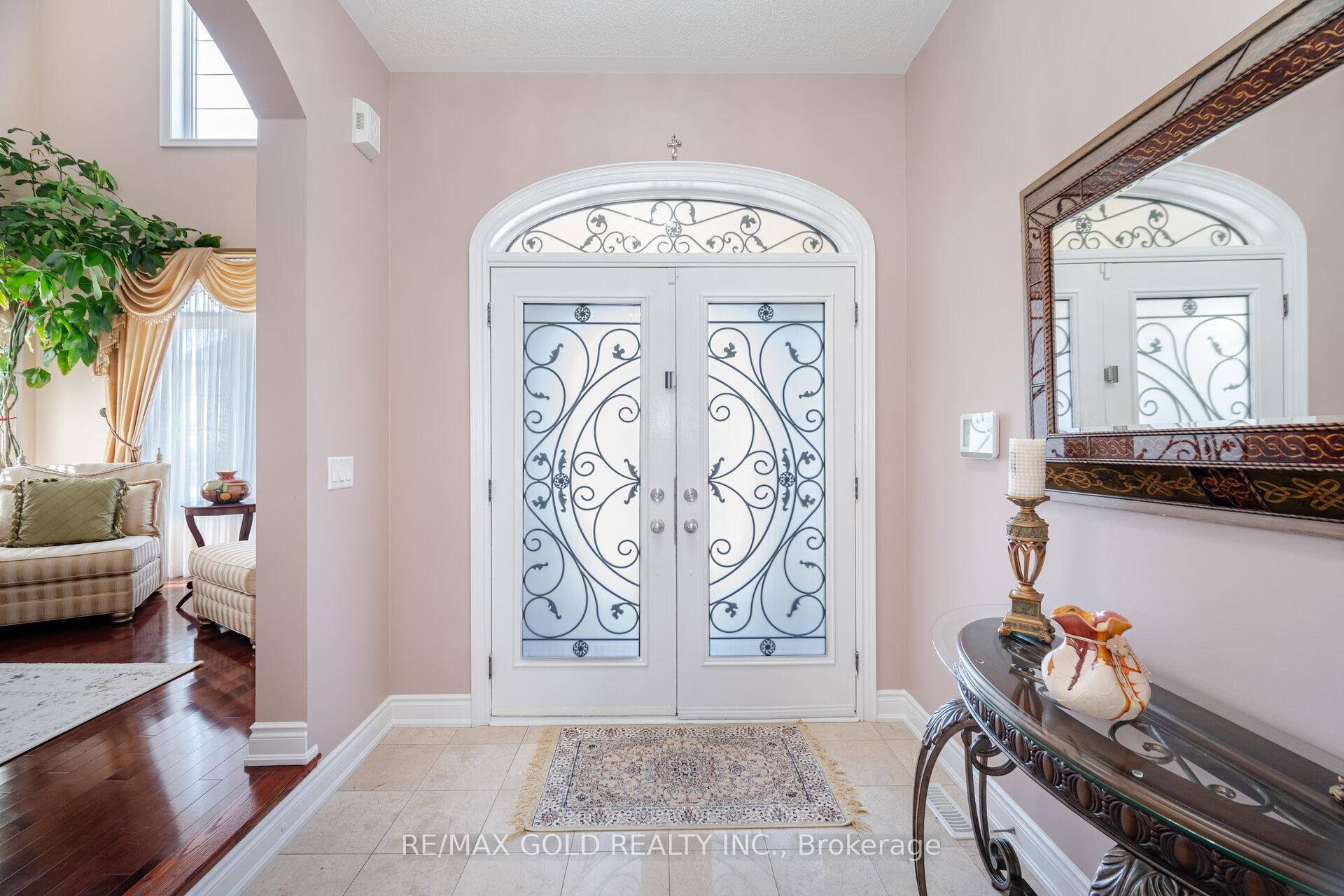 Photo 9 of 24 Vespahills Crescent, Brampton, Bram East — HOMEH