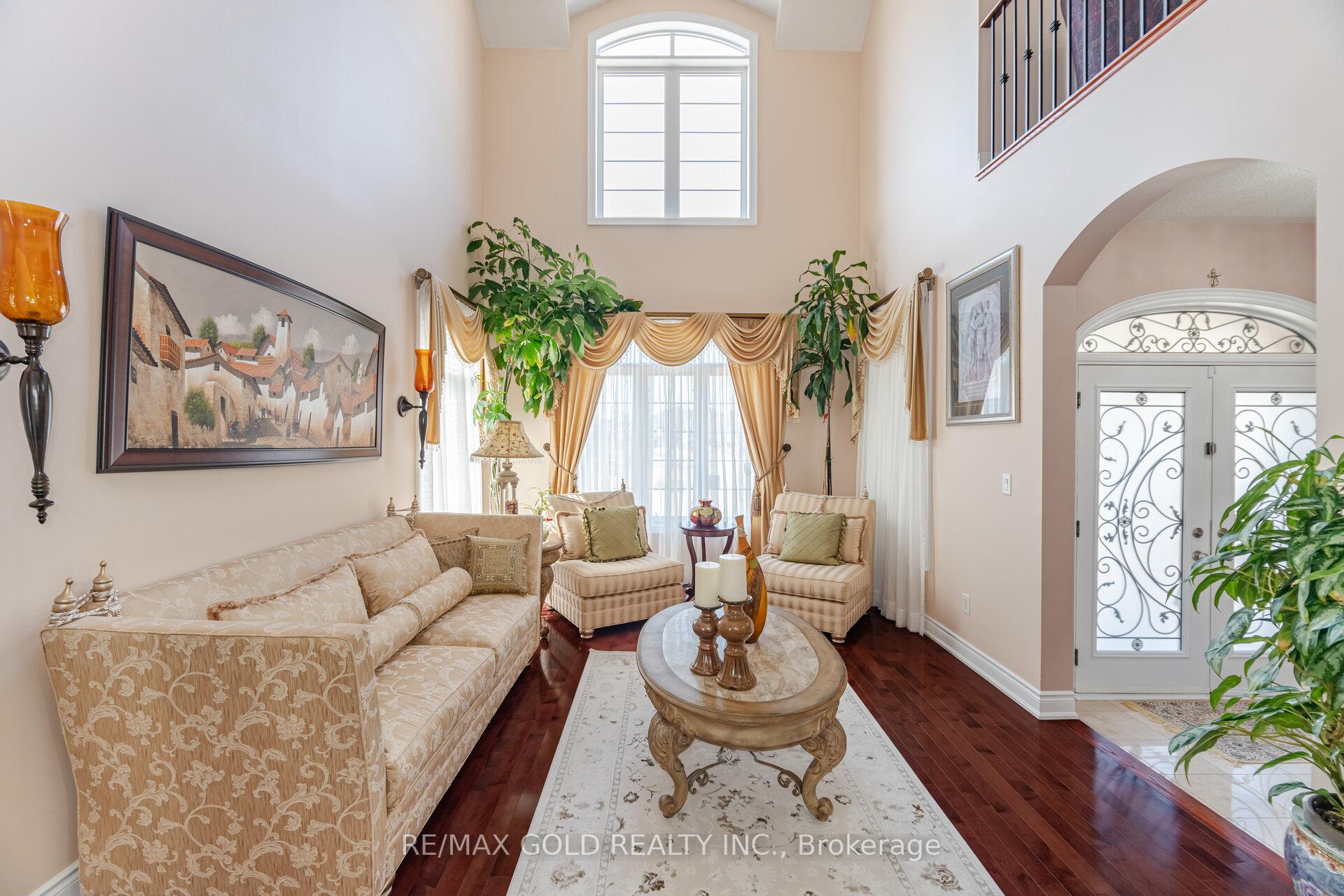 Photo 10 of 24 Vespahills Crescent, Brampton, Bram East — HOMEH