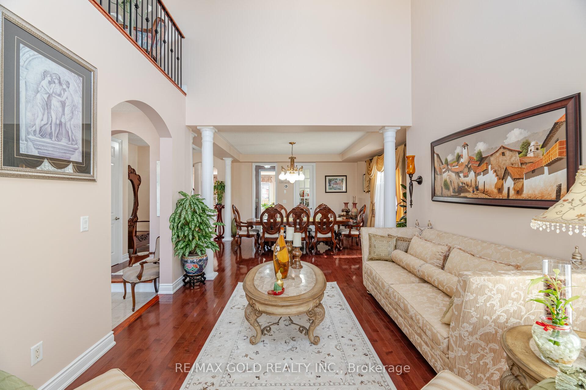 Photo 11 of 24 Vespahills Crescent, Brampton, Bram East — HOMEH