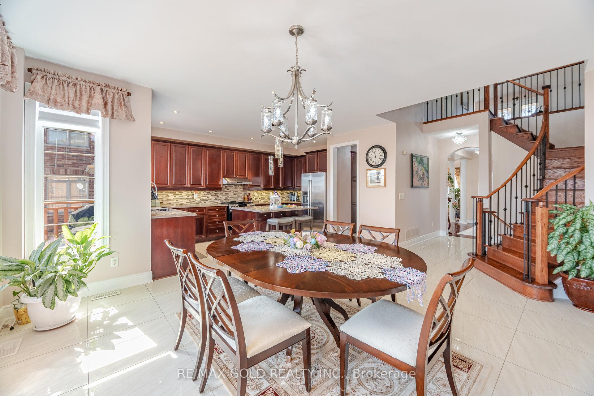 Photo 13 of 24 Vespahills Crescent, Brampton, Bram East — HOMEH