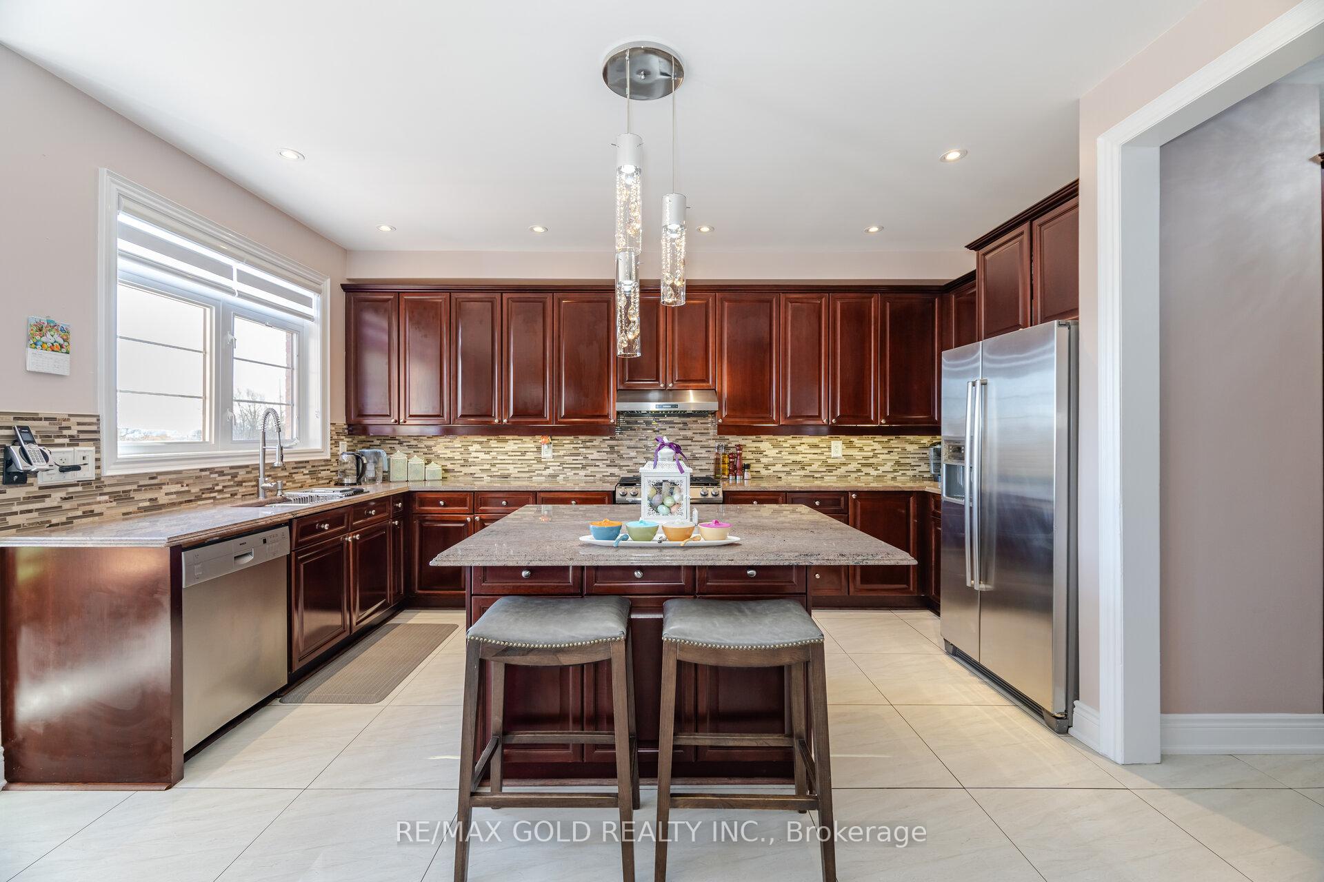 Photo 14 of 24 Vespahills Crescent, Brampton, Bram East — HOMEH