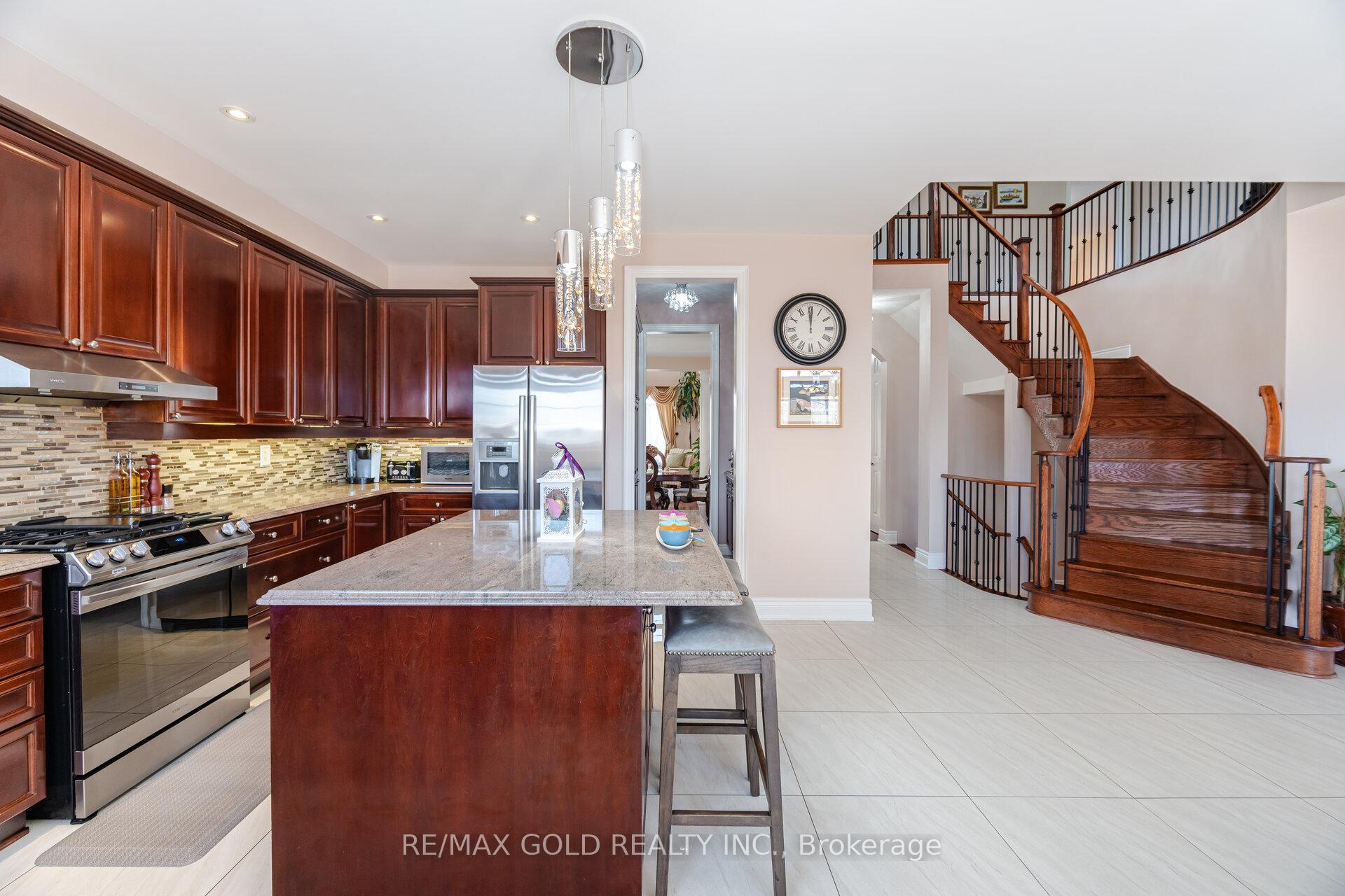 Photo 16 of 24 Vespahills Crescent, Brampton, Bram East — HOMEH