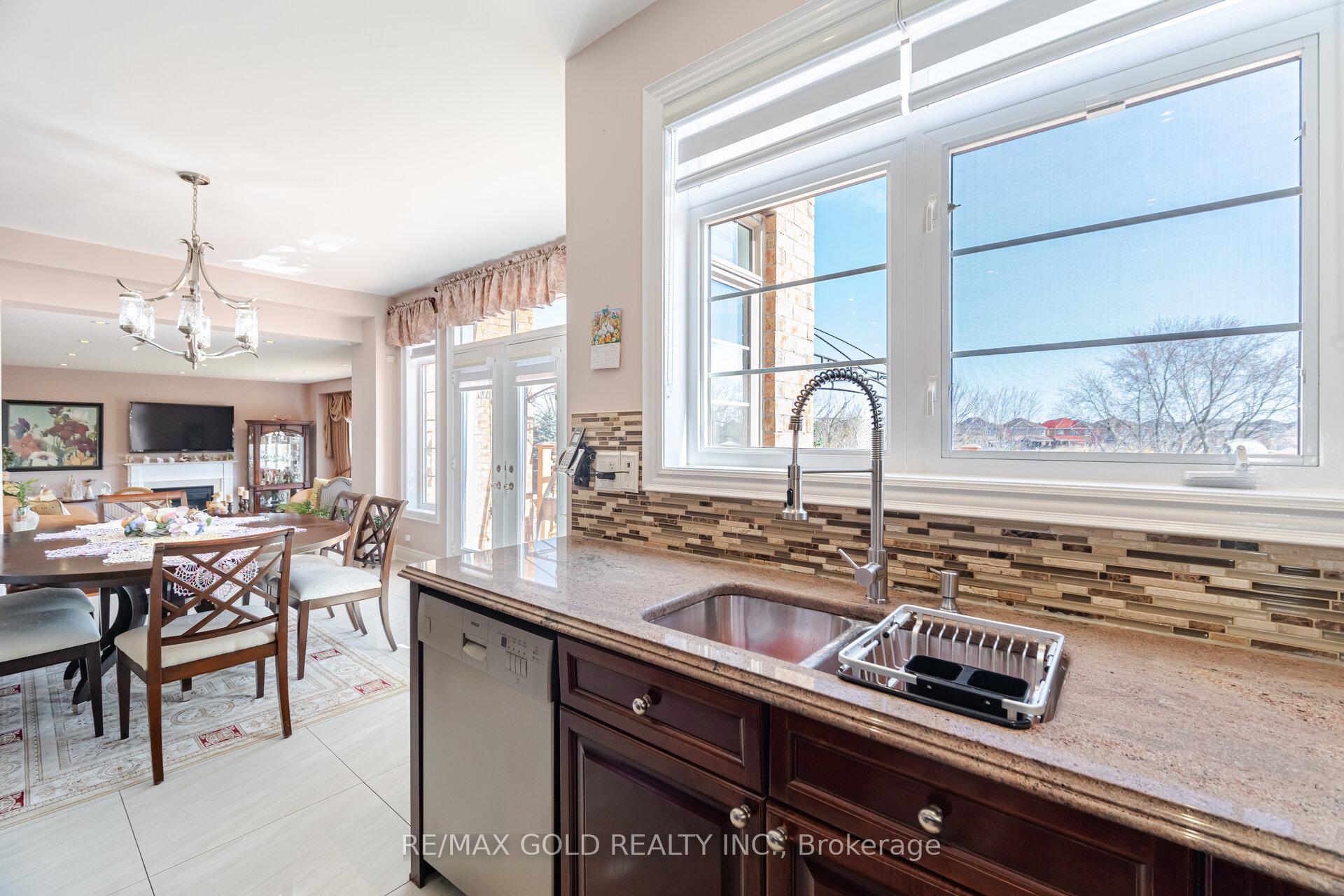 Photo 17 of 24 Vespahills Crescent, Brampton, Bram East — HOMEH