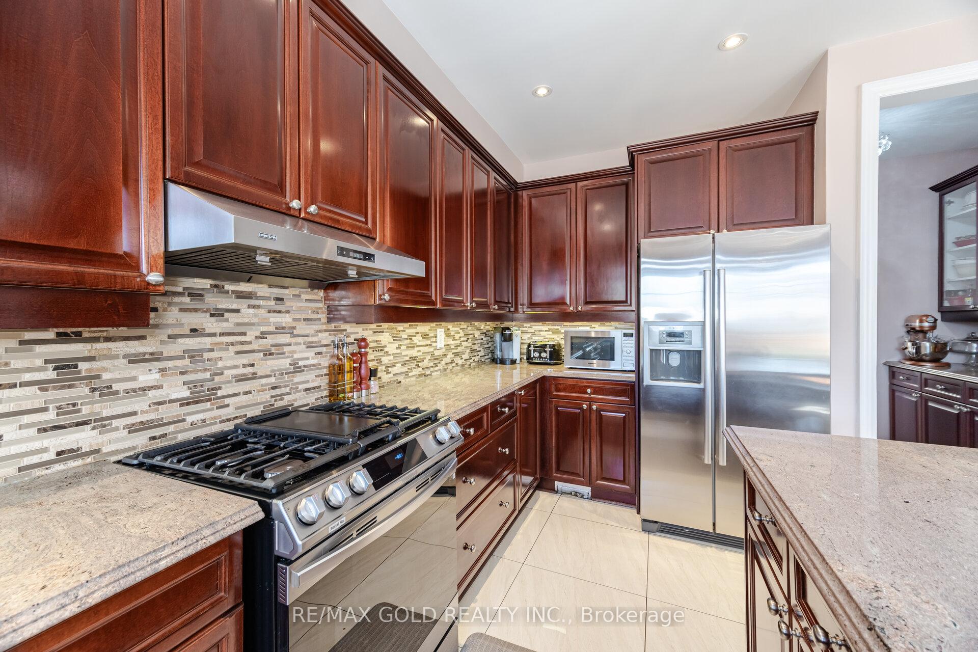 Photo 18 of 24 Vespahills Crescent, Brampton, Bram East — HOMEH