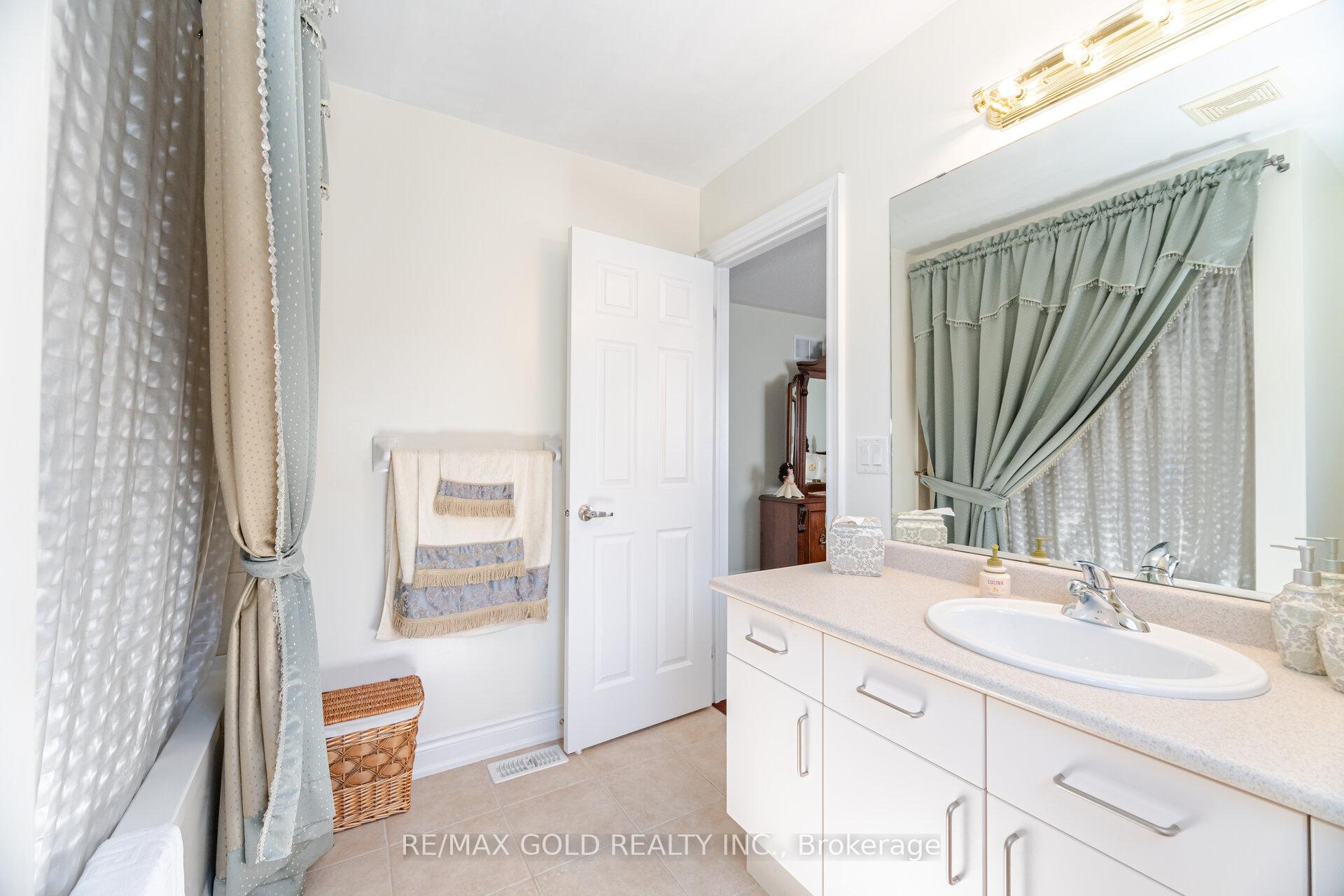 Photo 32 of 24 Vespahills Crescent, Brampton, Bram East — HOMEH