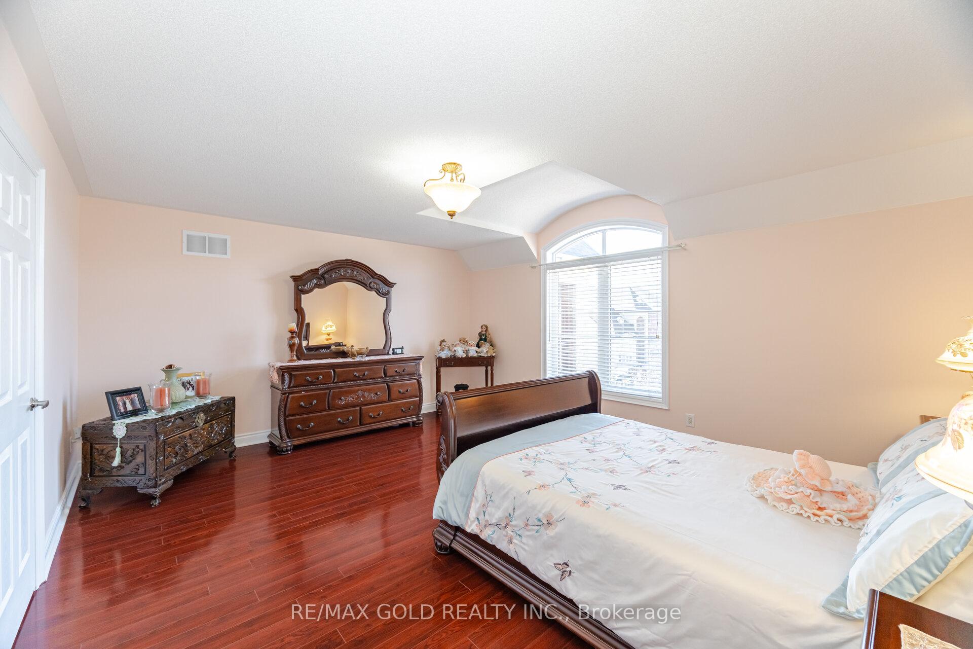 Photo 33 of 24 Vespahills Crescent, Brampton, Bram East — HOMEH