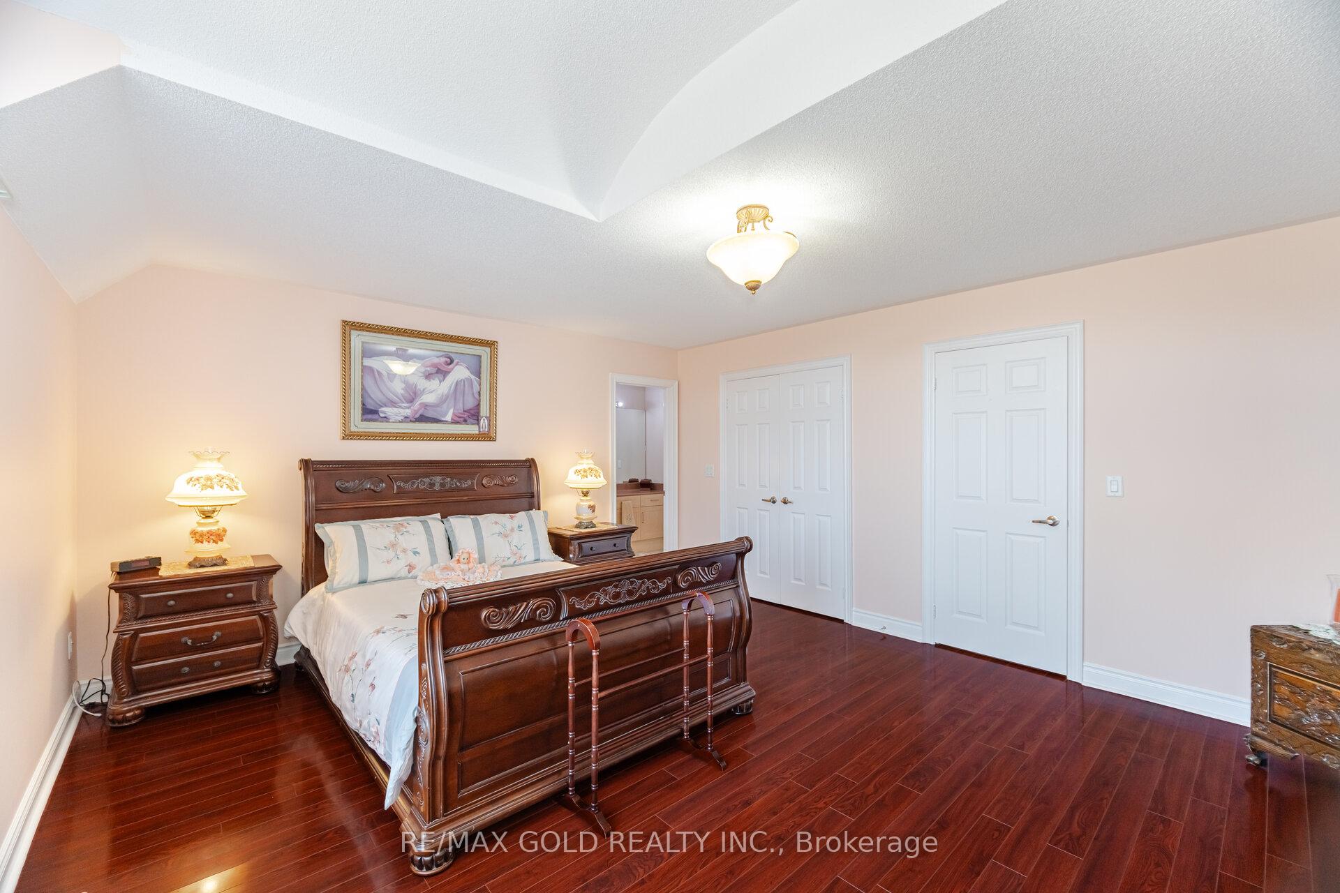 Photo 34 of 24 Vespahills Crescent, Brampton, Bram East — HOMEH