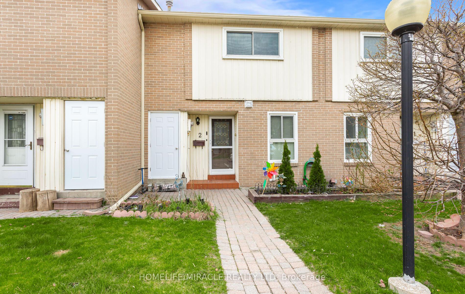Photo 5 of Unit 2, 2 Craigleigh Crescent, Brampton, Avondale — HOMEH